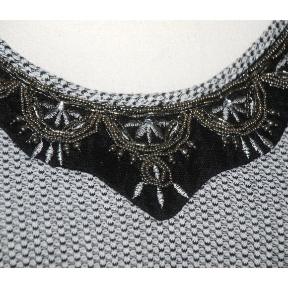 Maurices Women's Sweater Size 2 Gray Beaded Lined Open Back Embroidered Casual - Picture 3 of 10